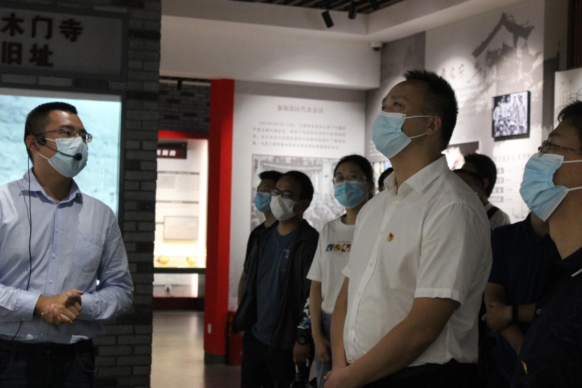 长兴公司开展“红廉文化”兴建创建活动.jpg
